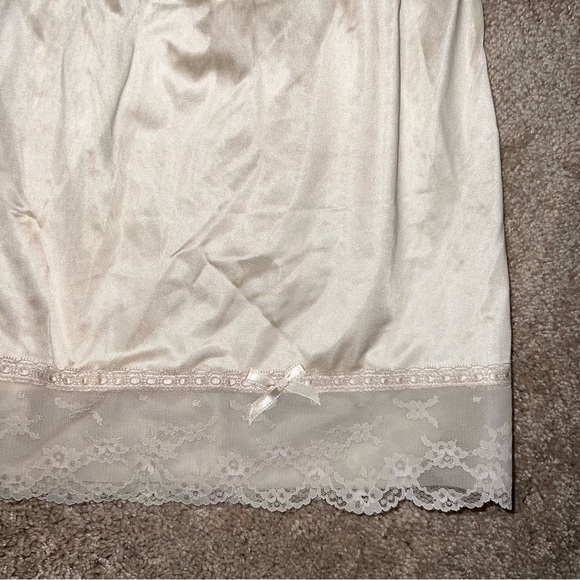 Vintage Cream Half Slip with Lace Hem and Bow Size Medium - Picture 9 of 9